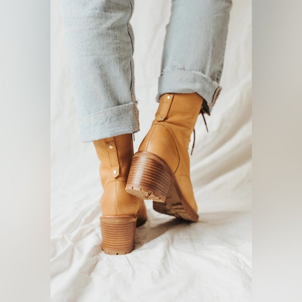 NEW Seychelles Irresistible Combat Boots 10 TAN - Picture 3 of 10